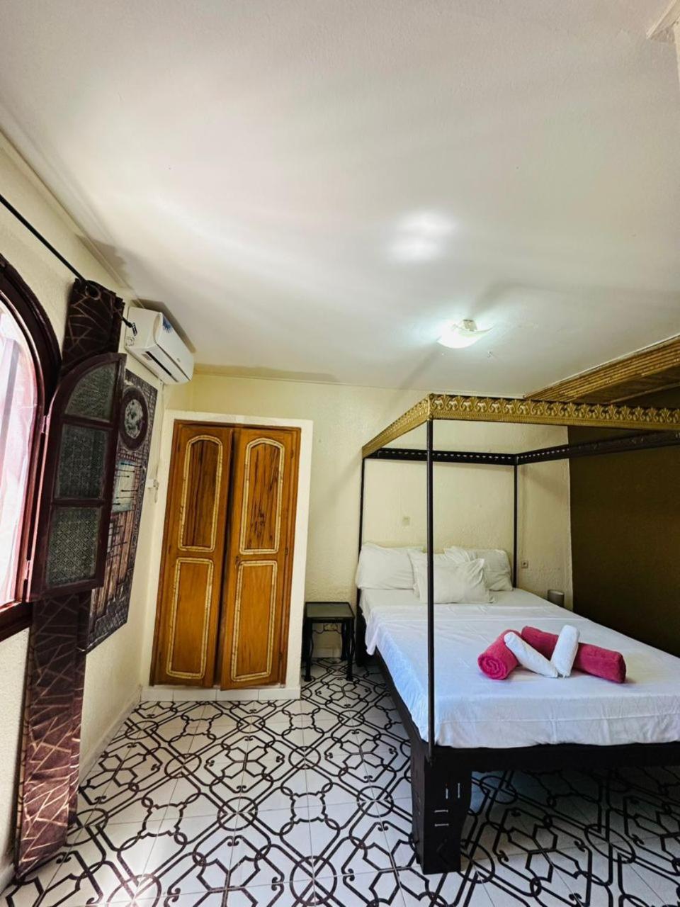 Riad côté jardin Saly Exterior foto